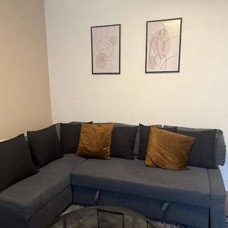 Home Sweet Home In Rg1 With Free Parking Reading Exteriér fotografie
