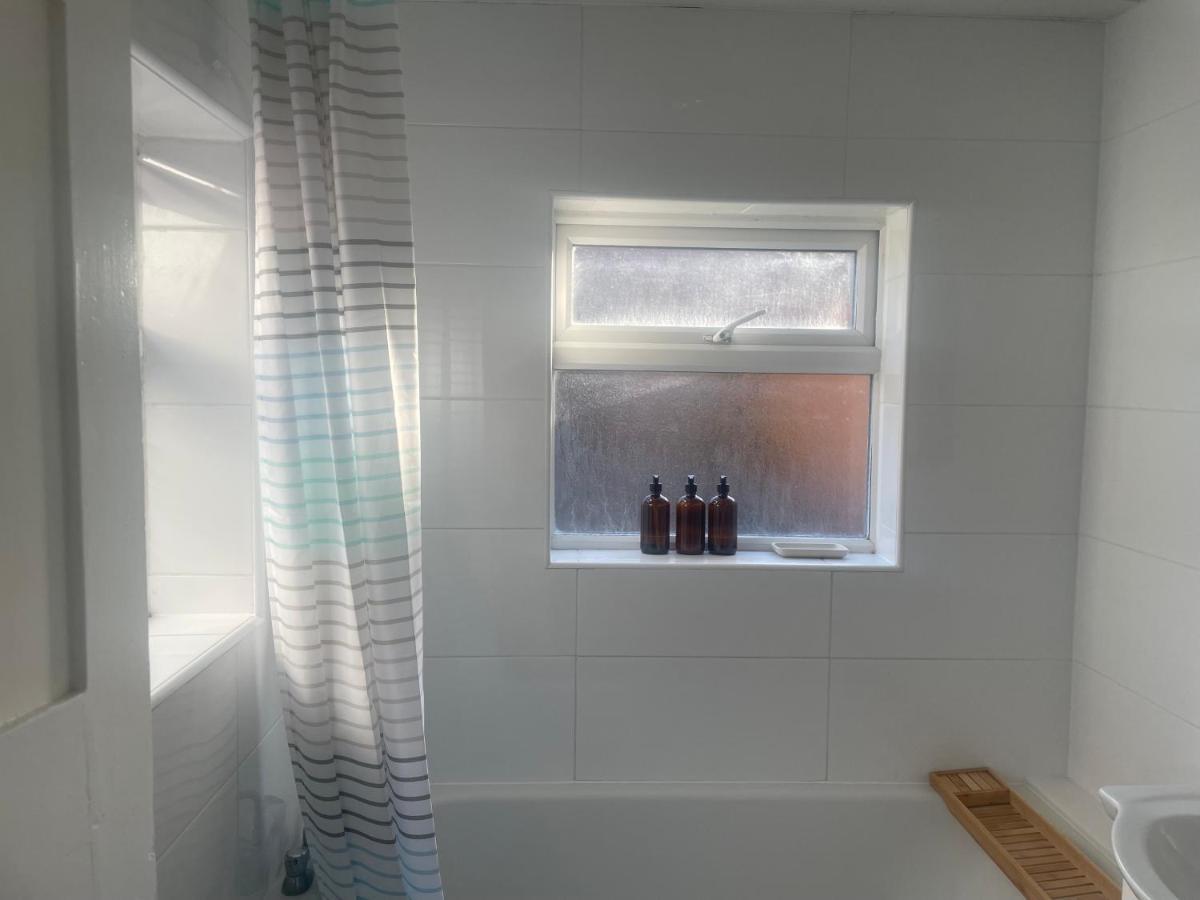 Home Sweet Home In Rg1 With Free Parking Reading Exteriér fotografie